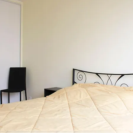 Appartement Spacious 3 With Balcony In Paris